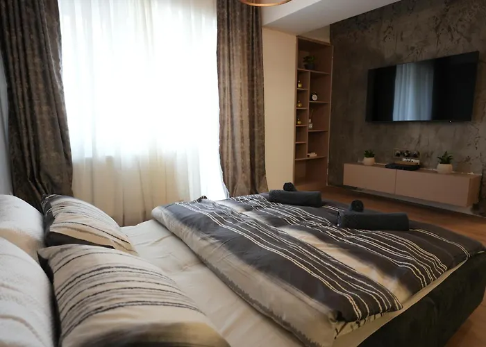 Modern & Luxe Getaway ~ Parking * Skopje