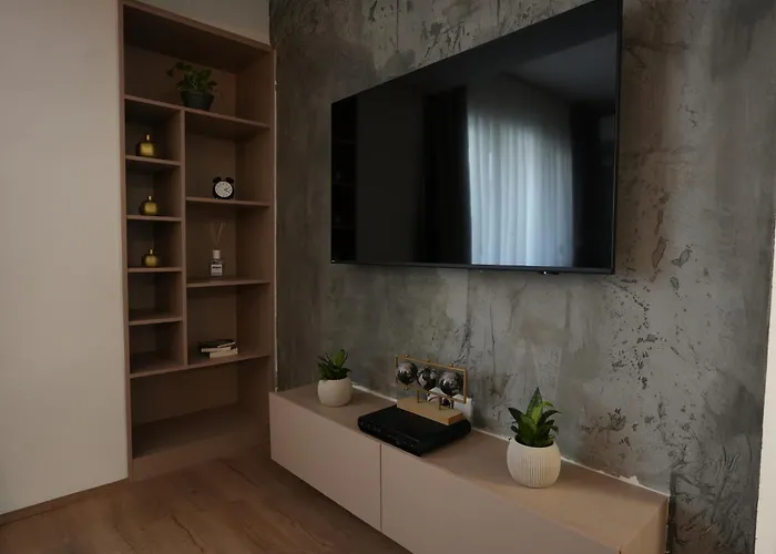 Modern & Luxe Getaway ~ Parking *