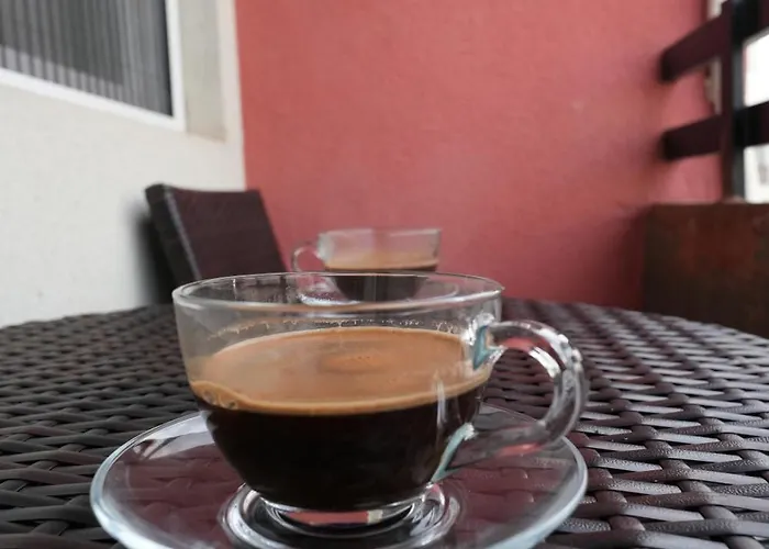 Apartment Modern & Luxe Getaway ~ Parking