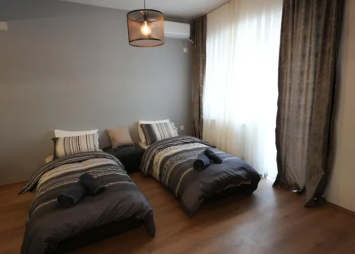 Modern & Luxe Getaway ~ Parking