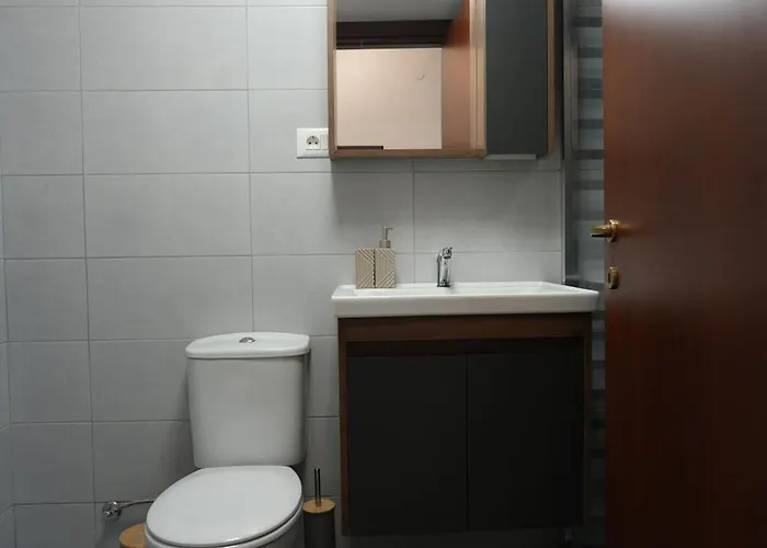 Modern & Luxe Getaway ~ Parking Apartment