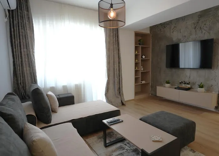 Modern & Luxe Getaway ~ Parking Apartment